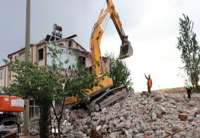 Yaşam alanı içerisinde kalan genelev yıkıldı