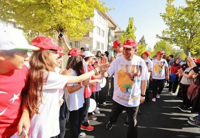 Yaşam boyu spor faaliyetlerine büyük önem veriyoruz