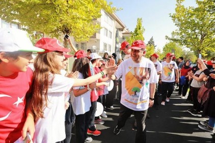 Yaşam boyu spor faaliyetlerine büyük önem veriyoruz