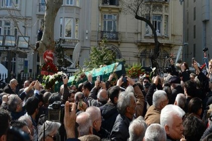 Yaşar Kemal&#8217;e alkışlı veda