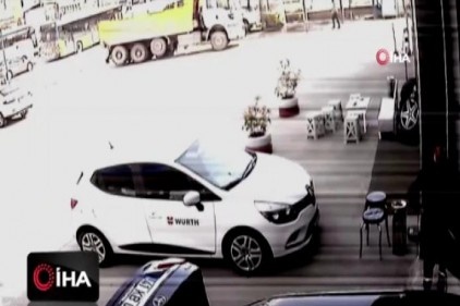 Yaşlı adamın hafriyat kamyonunun altında ezilme anı güvenlik kamerasında