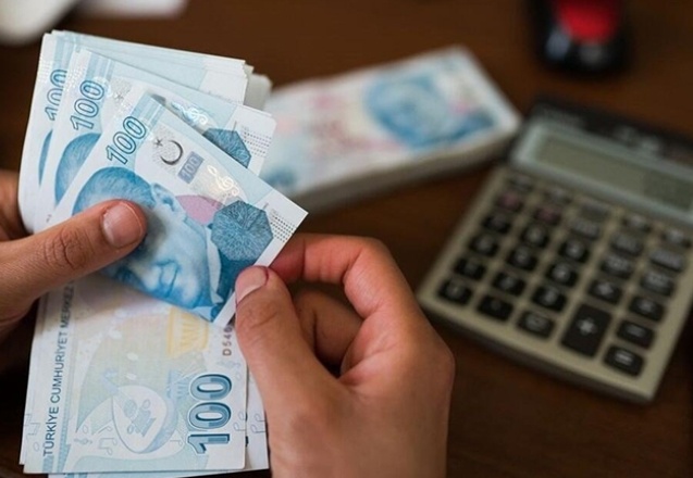 Yaşlı ve engelli aylıkları hesaplara yatmaya başladı