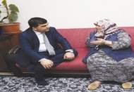 Yaşlı ve hasta kadının ihtiyaçları karşılanıyor 