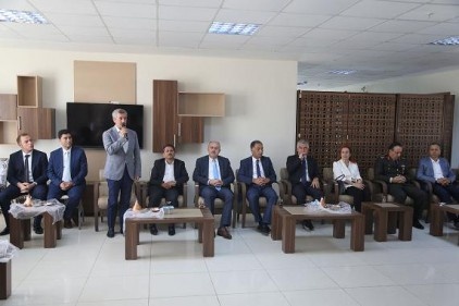 Yaşlıları ve güvenlik güçlerini ziyaretederek bayramlarını kutladılar
