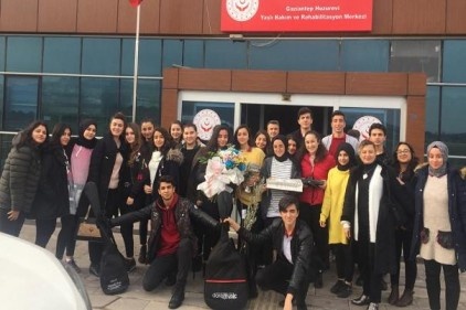 Yaşlıları ziyaret ettiler