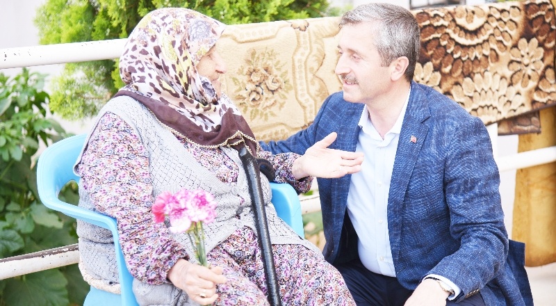 Yaşlılarımız, toplumu zenginleştiren en önemli değerlerimizdir