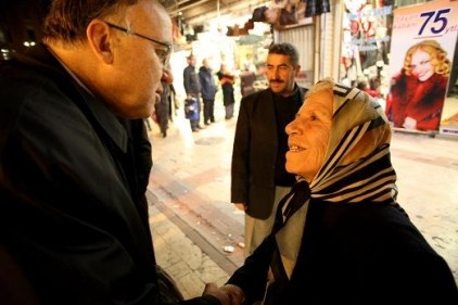 Yaşlılarımıza sahip çikmak asli görevimiz