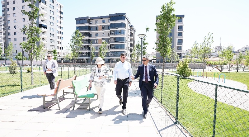 Yaşlılarımızın gelip rahatlıkla oturabileceği iki tane park planladık