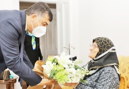 Yaşlılık, minnet ve şükran duygularının en üst seviyede beklendiği hassas bir evre