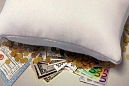 Yastık altındaki altınları getirin