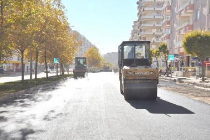 Yavuz Sultan Selim Bulvarı üzerinde asfalt çalışması sürüyor