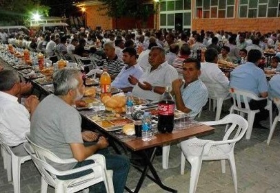 Yavuzeli’nde 1200 kişiye iftar yemeği verildi 