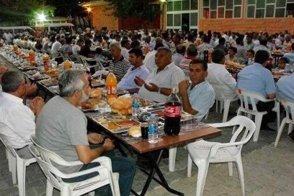 Yavuzeli&#8217;nde 1200 kişiye iftar yemeği verildi 