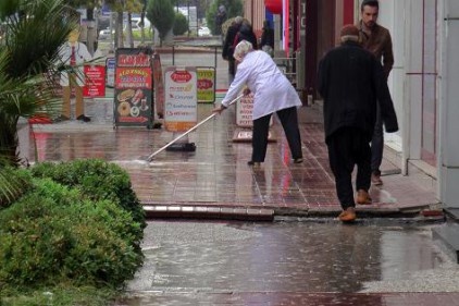 Yavuzeli&#8217;nde de sağanak yağış etkili oldu 