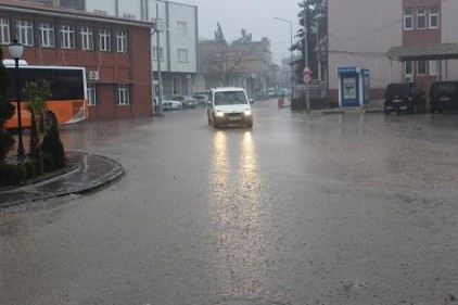 Yavuzeli&#8217;nde yağmur yüzleri güldürdü 