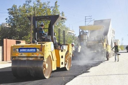 Yavuzeli&#8217;ne asfalt ve kilit taşı yapıldı