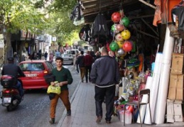Yaya kaldırımları işgalden kurtulamıyor