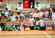 Yaz spor okulları bu yılda basketbol badminton, futbol, satranç ve yüzme var