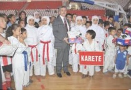 Yaz spor okulu öğrencileri sertifikalarını aldı 