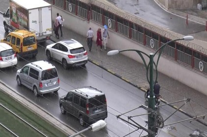 Yaz yağmuru hazırlıksız yakaladı