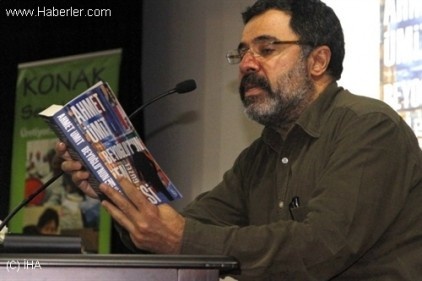 Yazar Ahmet Ümit ve Okanlı öğrencilerden Yazar Evgin&#8217;e destek