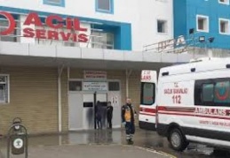 Yedikleri yemekten zehirlenen 43 öğrenci ve öğretmen hastaneye kaldırıldı