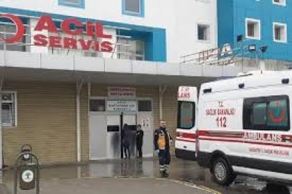 Yedikleri yemekten zehirlenen 43 öğrenci ve öğretmen hastaneye kaldırıldı