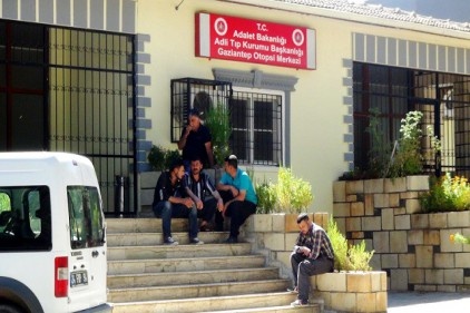 Yeğeninin düğününde başından vuruldu
