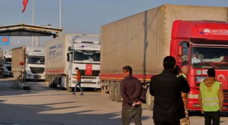 Yeni açılan sınır kapısından ilk BM yardım konvoyu, Suriye'ye geçti