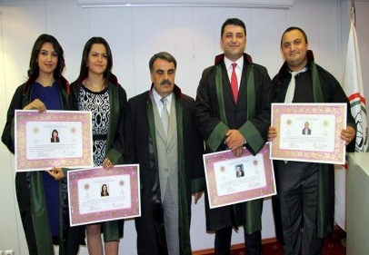 Yeni avukatlar ruhsatlarını yemin ederek aldı