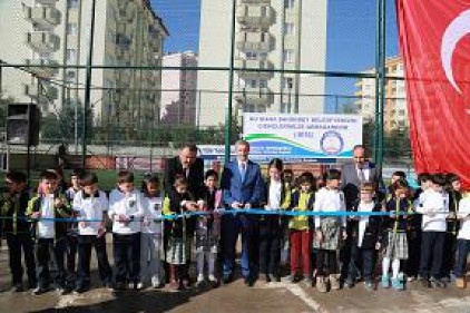 Yeni halı sahaların açılışı yapıldı