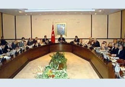 Yeni kabinenin kurulmasıyla 11 devlet bakanlığı kaldırıldı.
