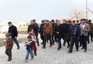 Yeni mahalleleri ziyaret etti