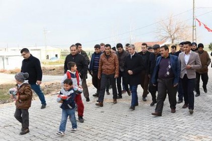Yeni mahalleleri ziyaret etti
