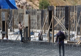 Yeni ticaret merkezinin inşaat çalışmalarını inceledi