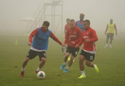 Yeni transferlerle yoğun sis ve yağmur altında antrenman