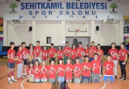 Yeni ve usta raketler, yeni sezon öncesinde antrenman keyfi yaşıyor