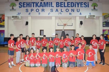 Yeni ve usta raketler, yeni sezon öncesinde antrenman keyfi yaşıyor