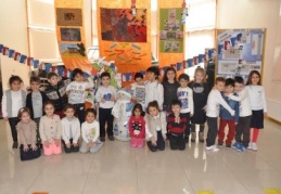 Yeni yılda sevdiklerine kendi hazırladıkları kartları gönderdiler