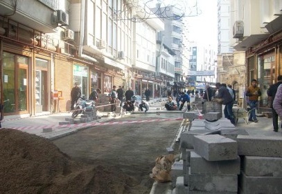 Yeniden kilit taşı döşendi