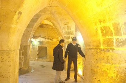 Yer altındaki mescitte ibadet için sona yaklaşıldı