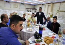 Yerel sanatçılar iftarda biraraya geldi