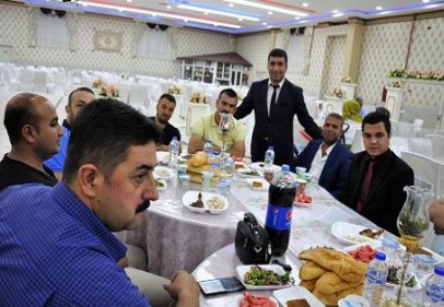 Yerel sanatçılar iftarda biraraya geldi