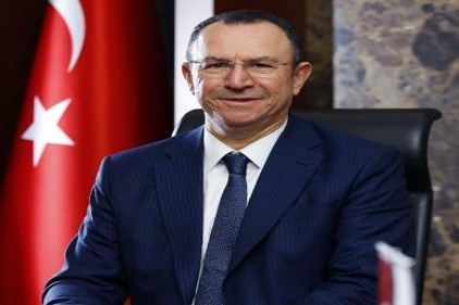 Yeri geldiğinde eleştirir yeri geldiğinde yol gösterirdi