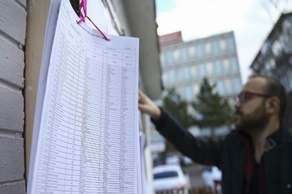 Yerleşim yerinde oturmadığı belirlenen seçmenlerin kayıtları dondurulacak
