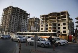 Yeşil alan yerine beton yığını dikildi