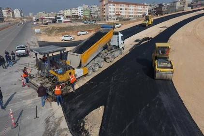 Yeşil Vadi ve Güneş Mahallesi’nde açılan yeni yollar asfaltlanıyor