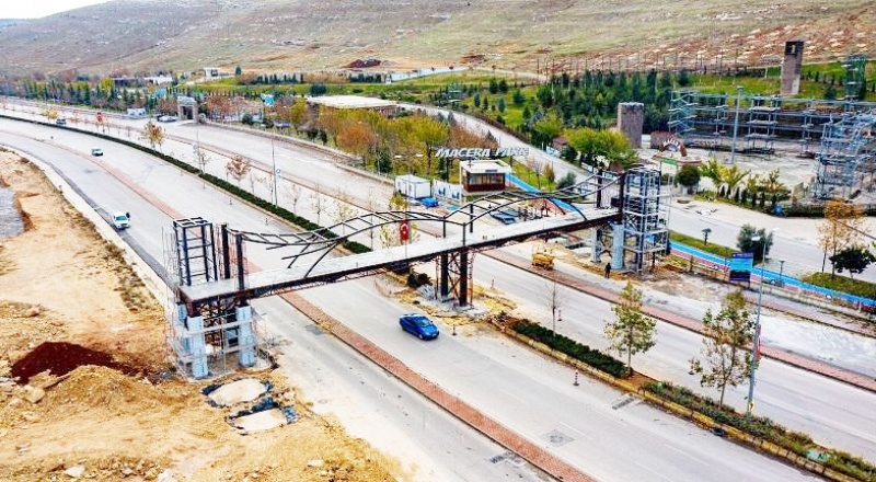 Yeşilvadi’ye, yürüyen merdivenli üst geçit yapılıyor