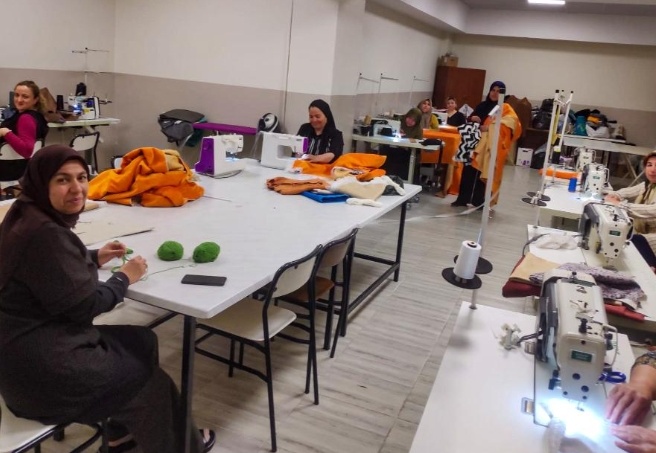 Yetim anneleri, deprem afetinden etkilenen anneleri ve çocukları için üretiyor