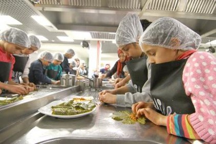 Yetim çocuklar, Antep&#039;in yöresel yemeklerini öğrendi